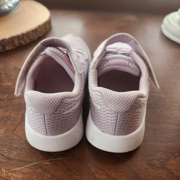 9c light lilac pink girls nikes lightly used - Picture 3 of 4